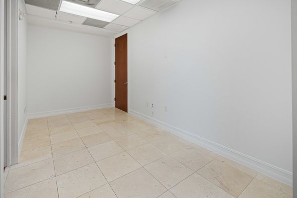 Ponce Tower Office - 510: 1805 Ponce de Leon Blvd, Coral Gables, FL 33134
